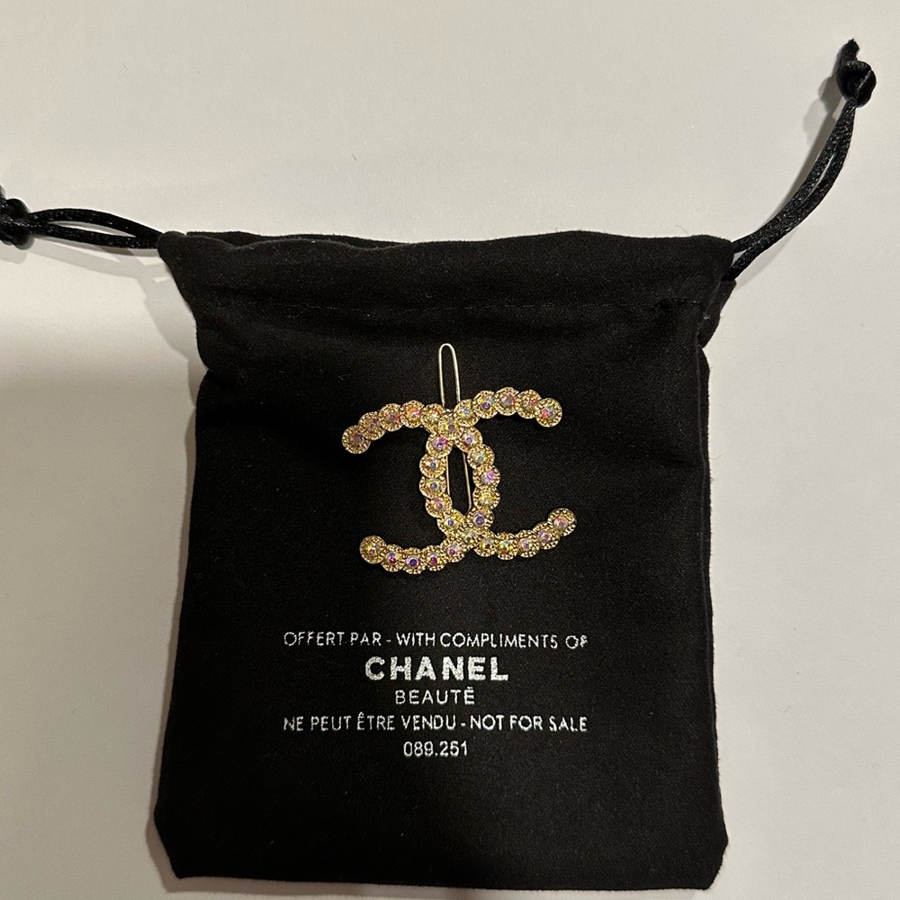 Chanel hair accessory